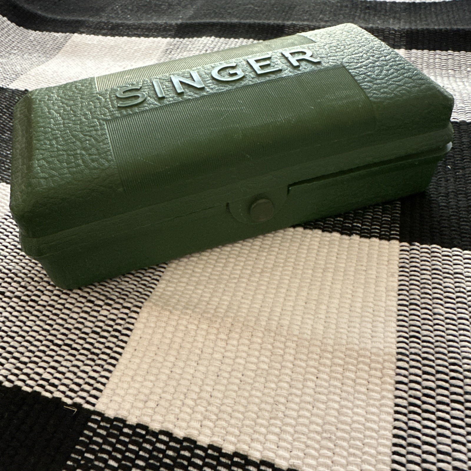 Vintage Singer Buttonholer Green Plastic Replacement Box Only SKU S0420