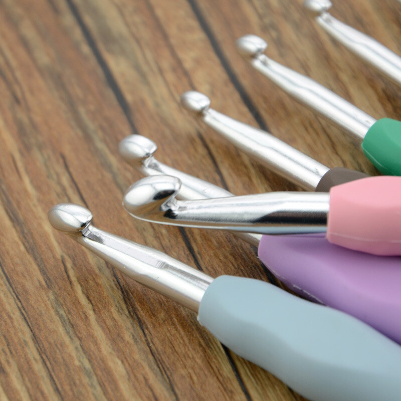 12Pcs Ergonomic Crochet Hooks Set Soft Needles Crafts Sewing Knitting Hooks Tool