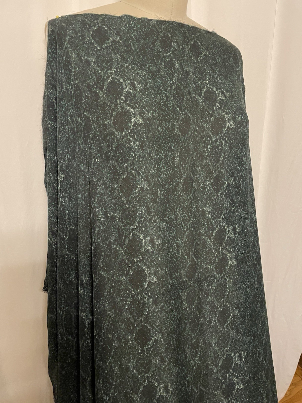100% Silk Georgette Green Black Abstract Snake Skin Fabric By The Yard 56″ Wide