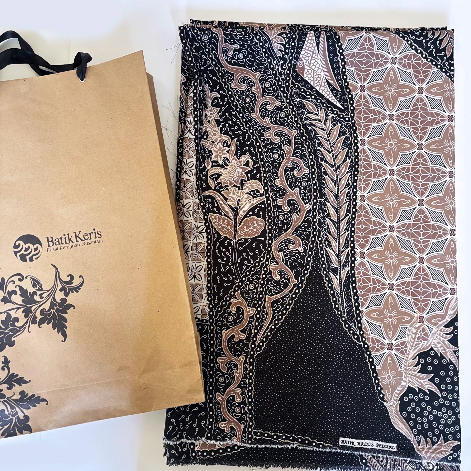 Indonesian Batik Fabric Textile 45×112 3.1 Yards Batik Keris Halus Special