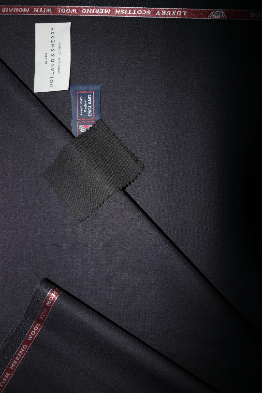 100% SUPER 120’s WOOL SUITING FABRIC MADE IN ENGLAND By Martin Sons & Co.= 3.4 m