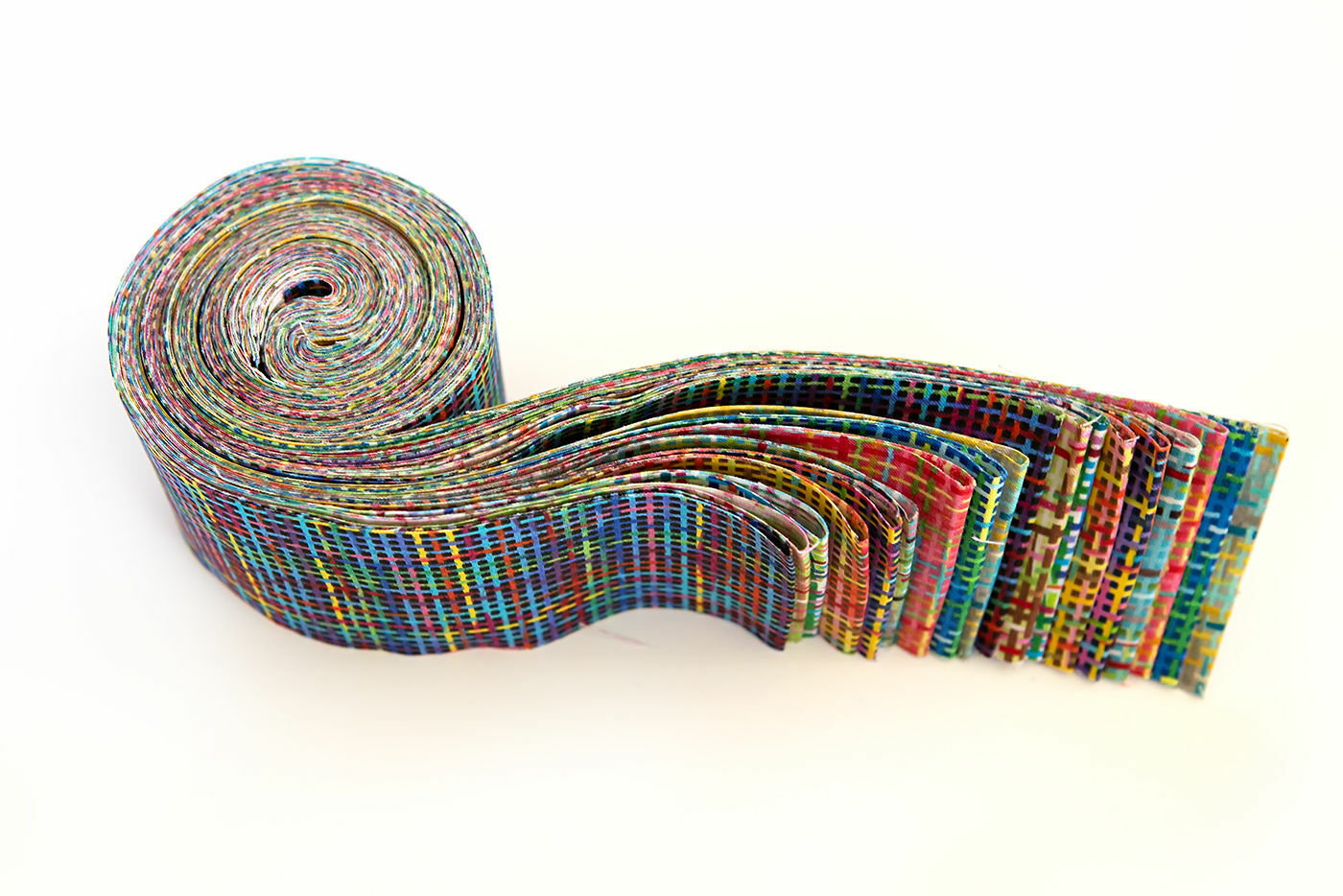 18-pc Pretty in Plaid Jelly Roll 2.5″ pre-cut 100% cotton fabric quilt strip