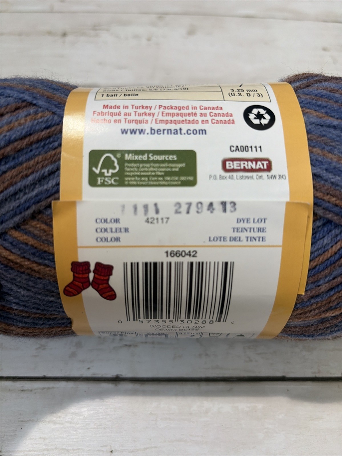 BERNAT SOX SOCK YARN SUPER FINE WOODEN DENIM 1 SKEIN 425 YARDS MAKES A PAIR B11