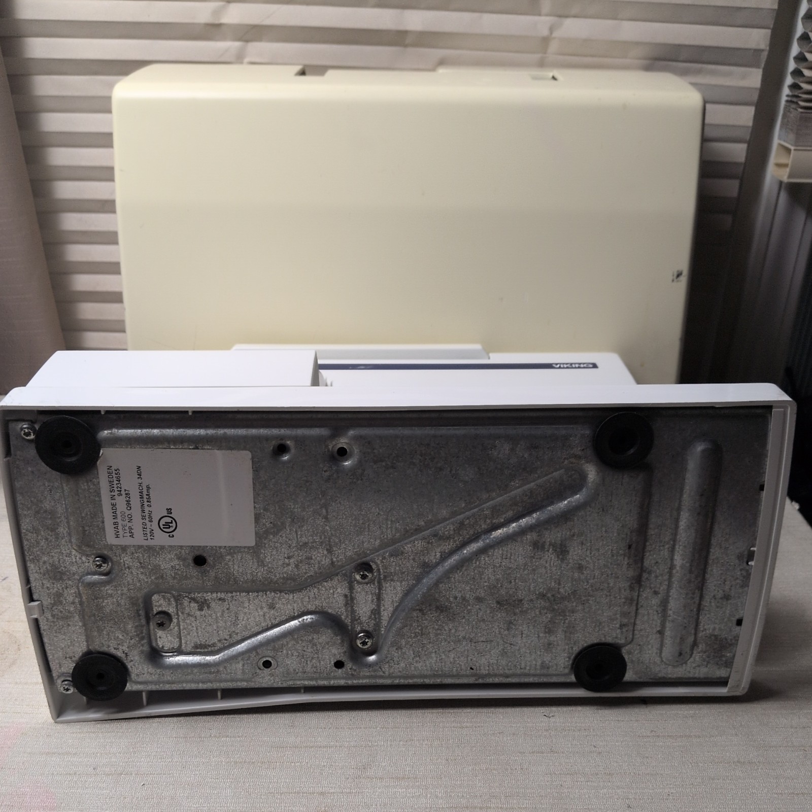 Husqvarna Viking Lily 535 Sewing Machine with Cover & Pedal Excellent