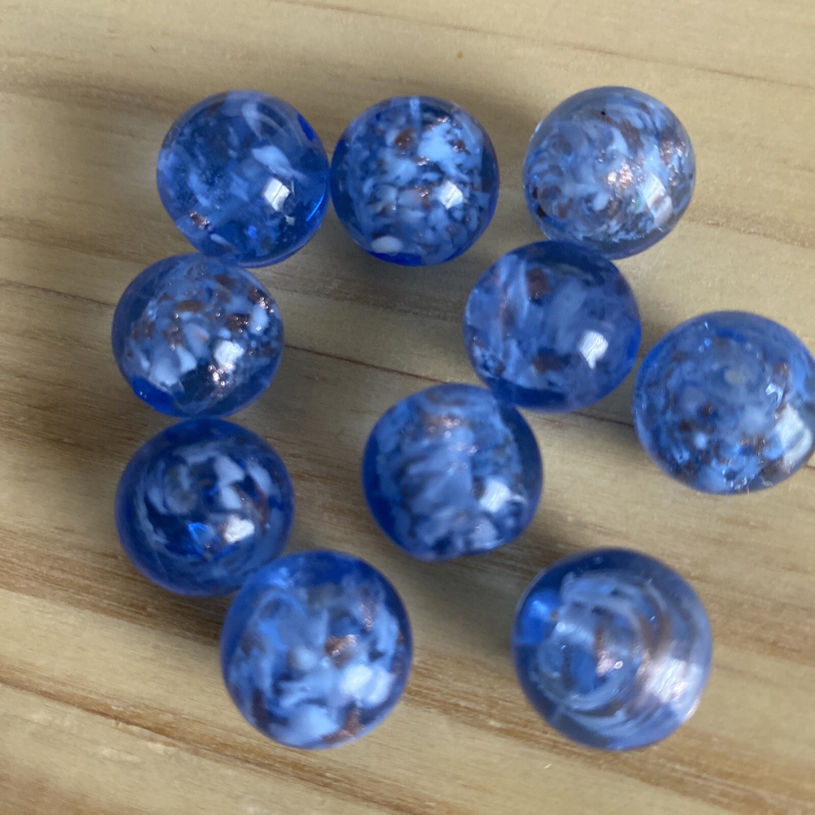 10 PERIWINKLE BLUE CONFETTI WHITE AND GOLD ROUND BALL GLASS BEADS- 14mm