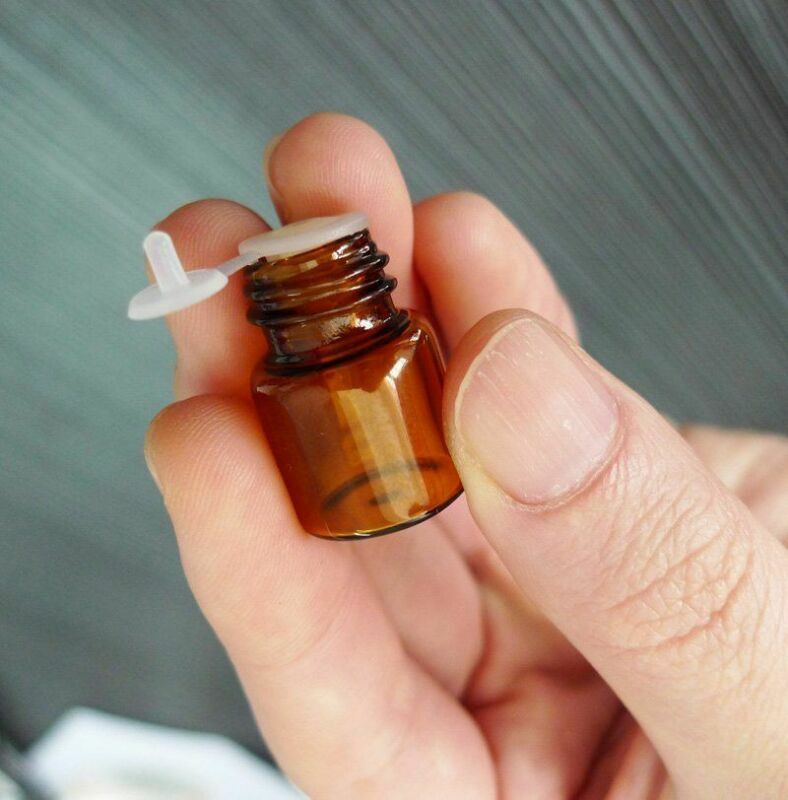 100Pcs 1ml Amber Glass Bottles Essential Oil Brown Bottles Vials With Screw Caps
