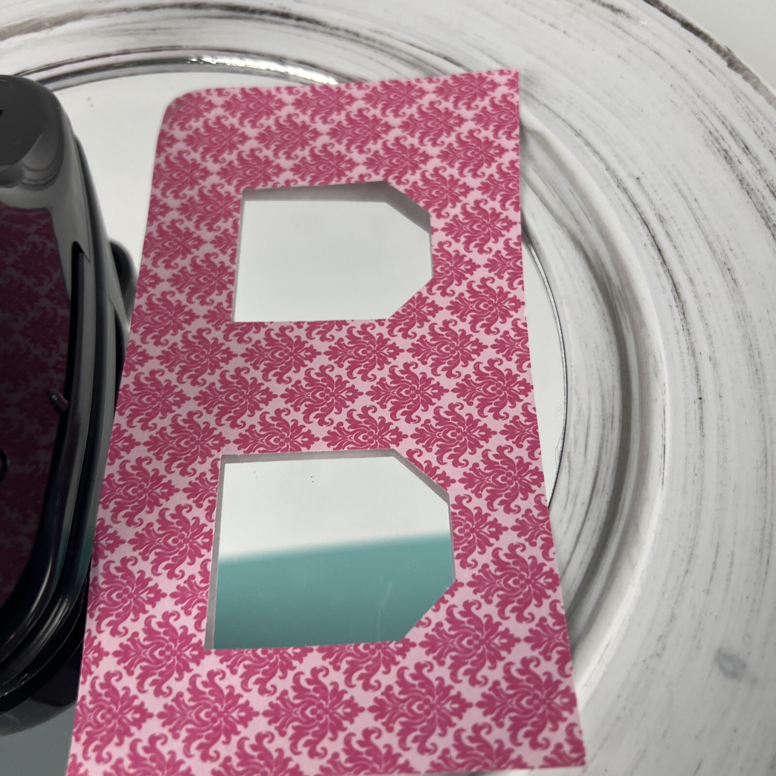 Stampin’ Up Large Tag Paper Punch Whale Tail EK- Retired