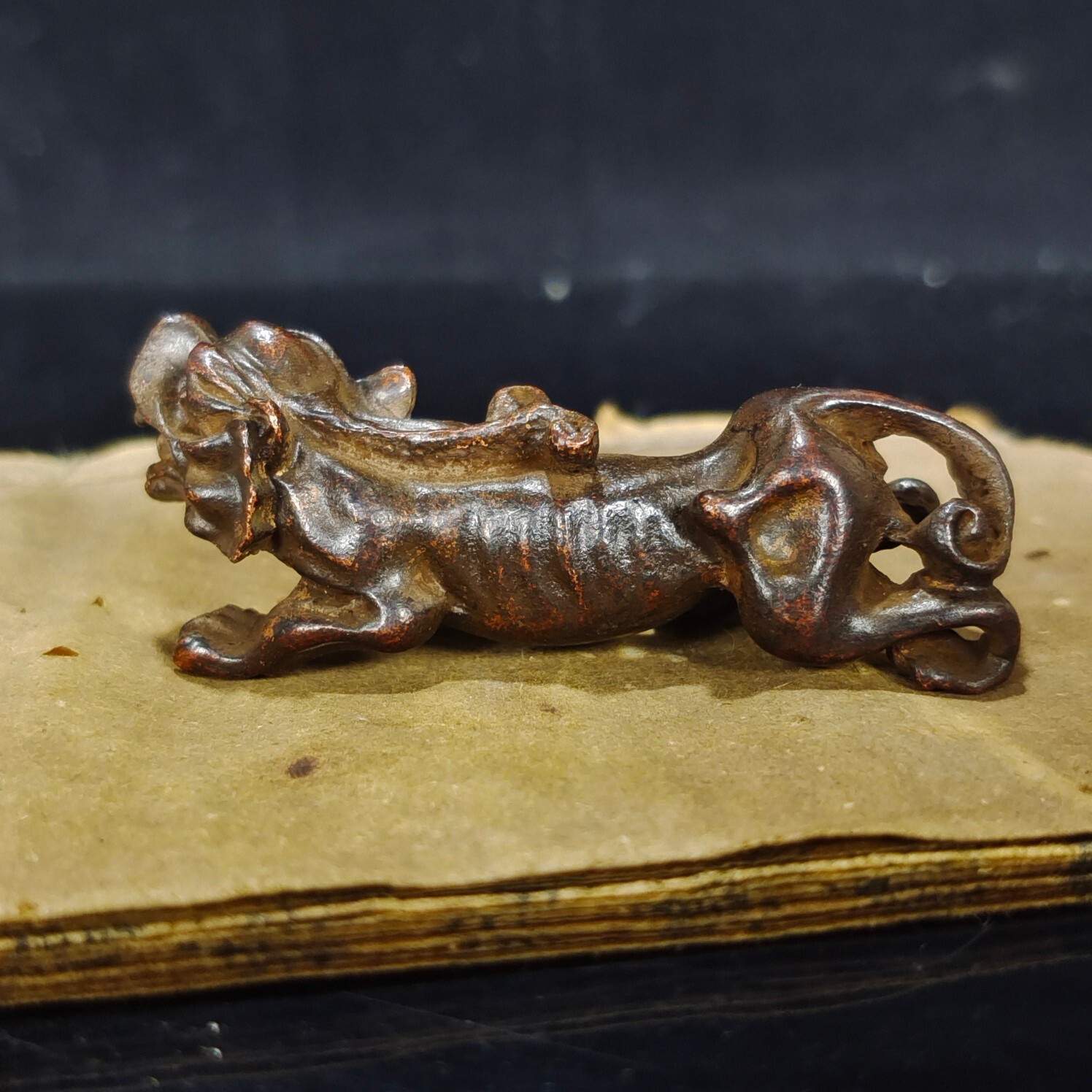 Chinese Antique Crouching Tiger Handle Piece Ornament Statue Collectibles