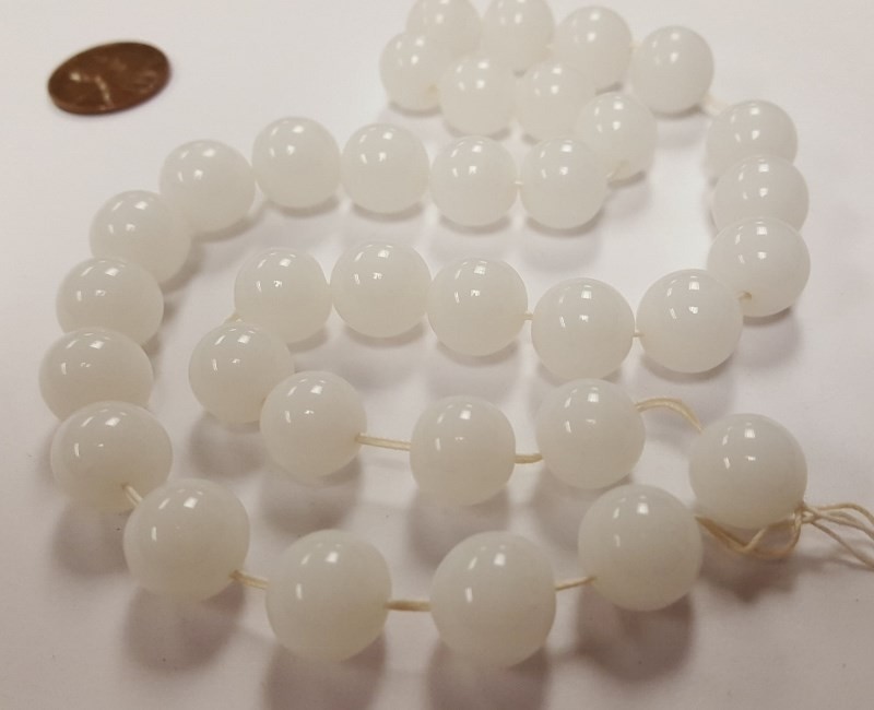 30 VINTAGE JAPANESE CHERRY BRAND GLASS MILKY WHITE 12mm. SMOOTH ROUND BEADS 4716