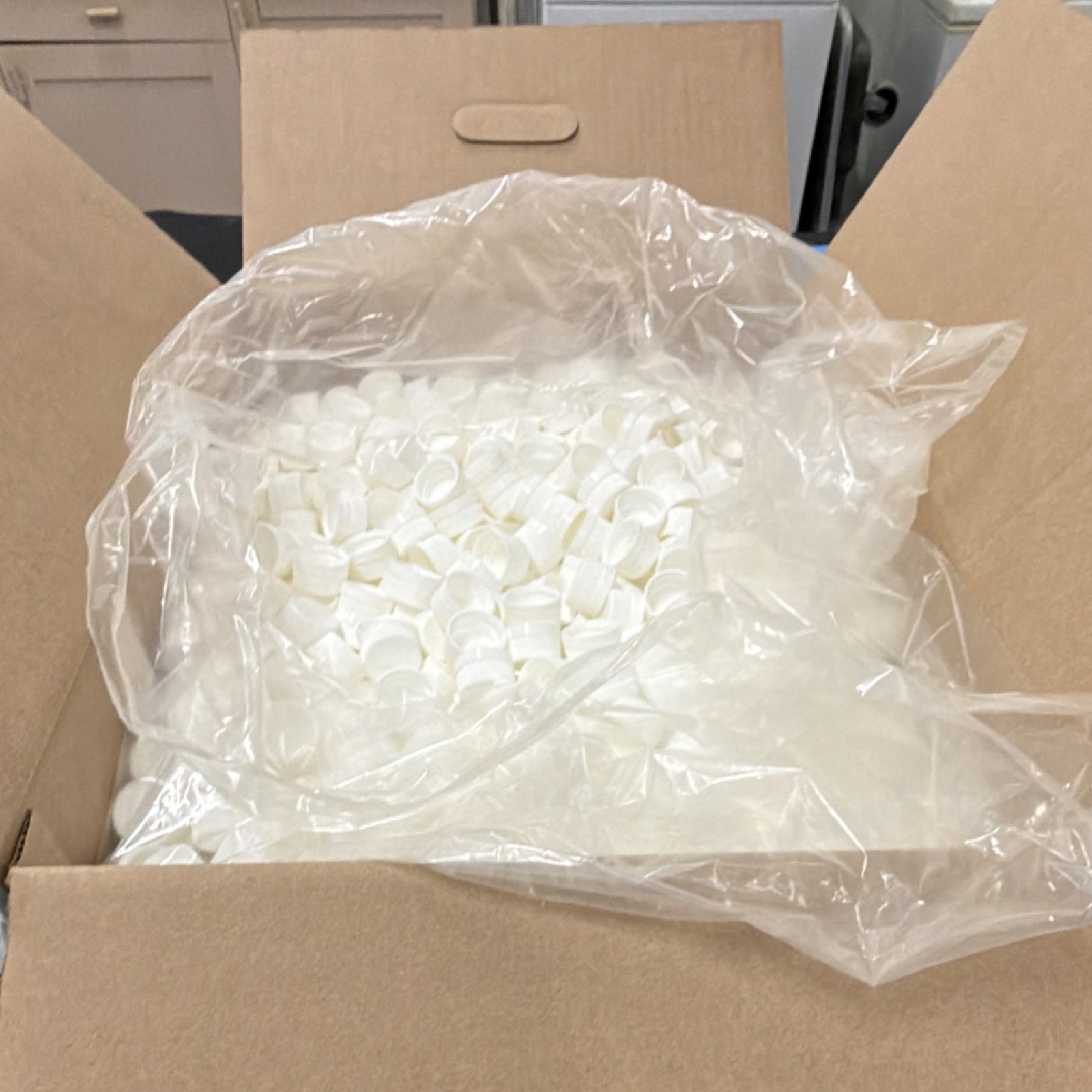 Pano Cap 28mm White Plastic Screw Bottle Caps with Foam Liner