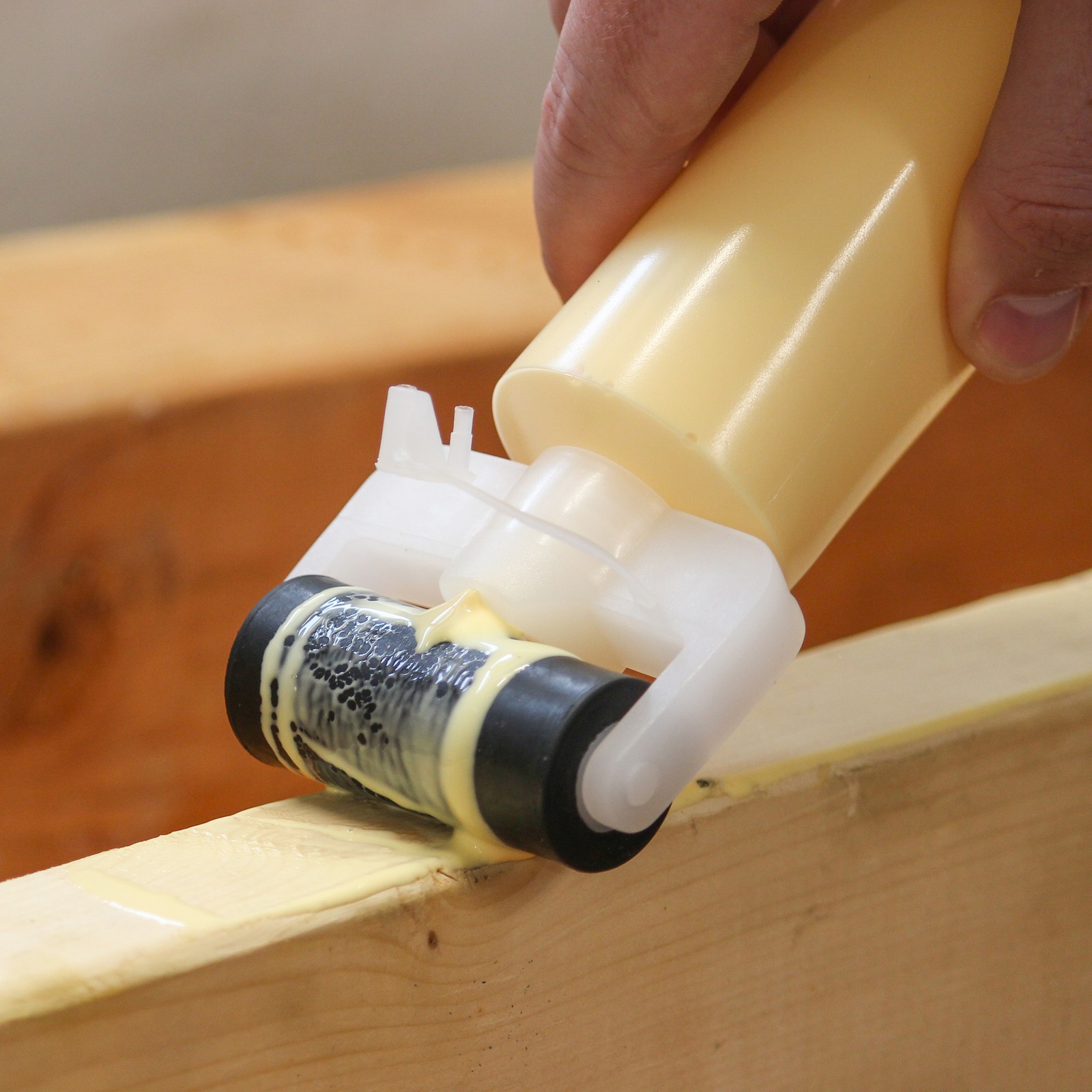 DCT | Wood Glue Roller Applicator Bottle 8 oz Wood Glue Bottle with Roller & Cap