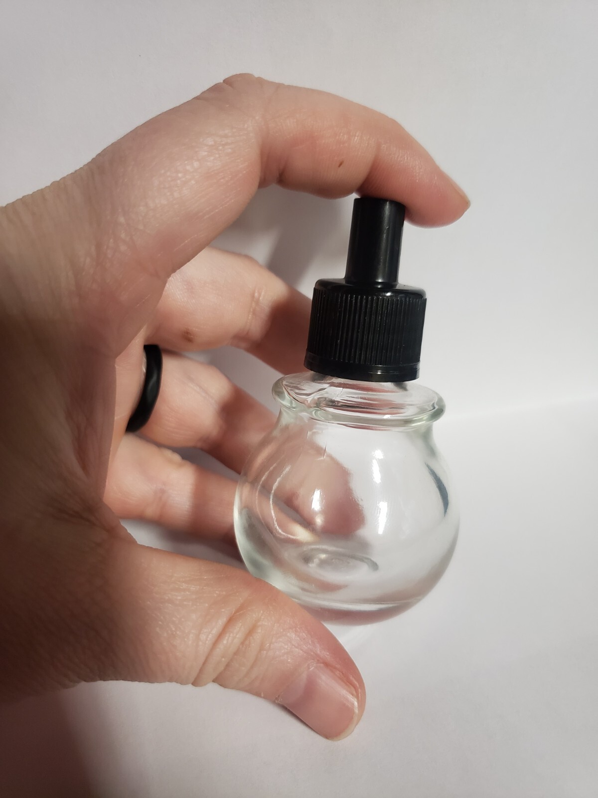 Round Clear Glass Bottle W Blk plastic twist off cap 1oz thick Essential Oils