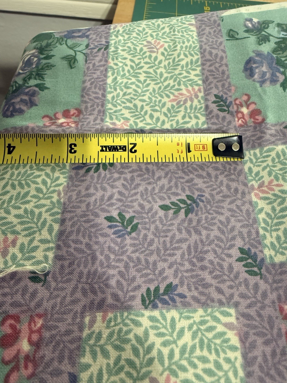 90”x107” VTG CHEATER QUILT FABRIC Spring Industries Pastel Purple Floral Cotton