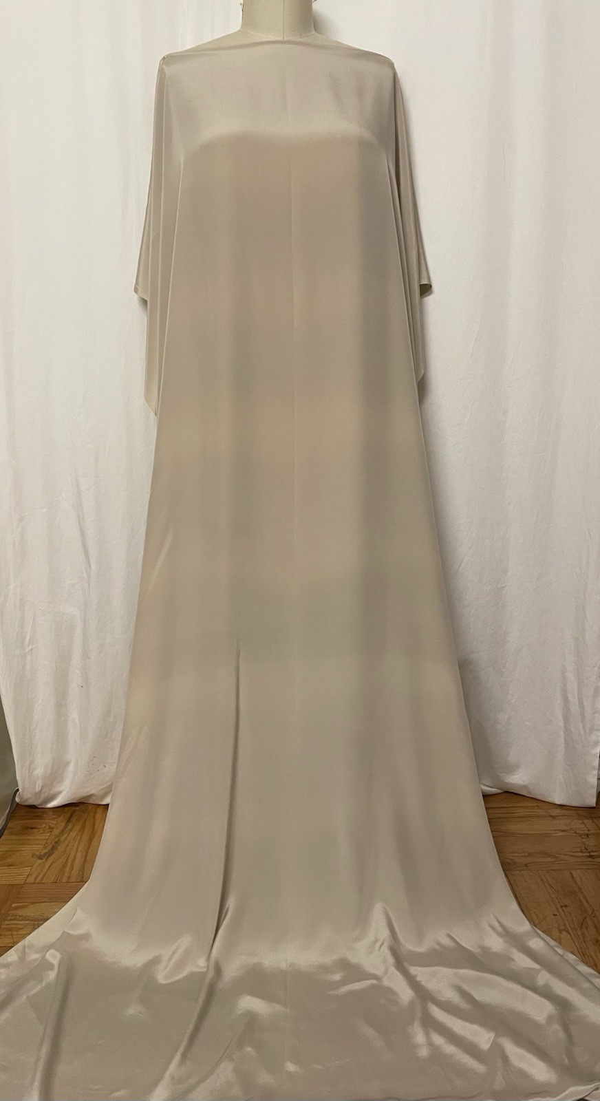 100% Mulberry Silk Crepe De Chine Light Beige Fabric 22mm 2.25 Yards & 46″ Wide