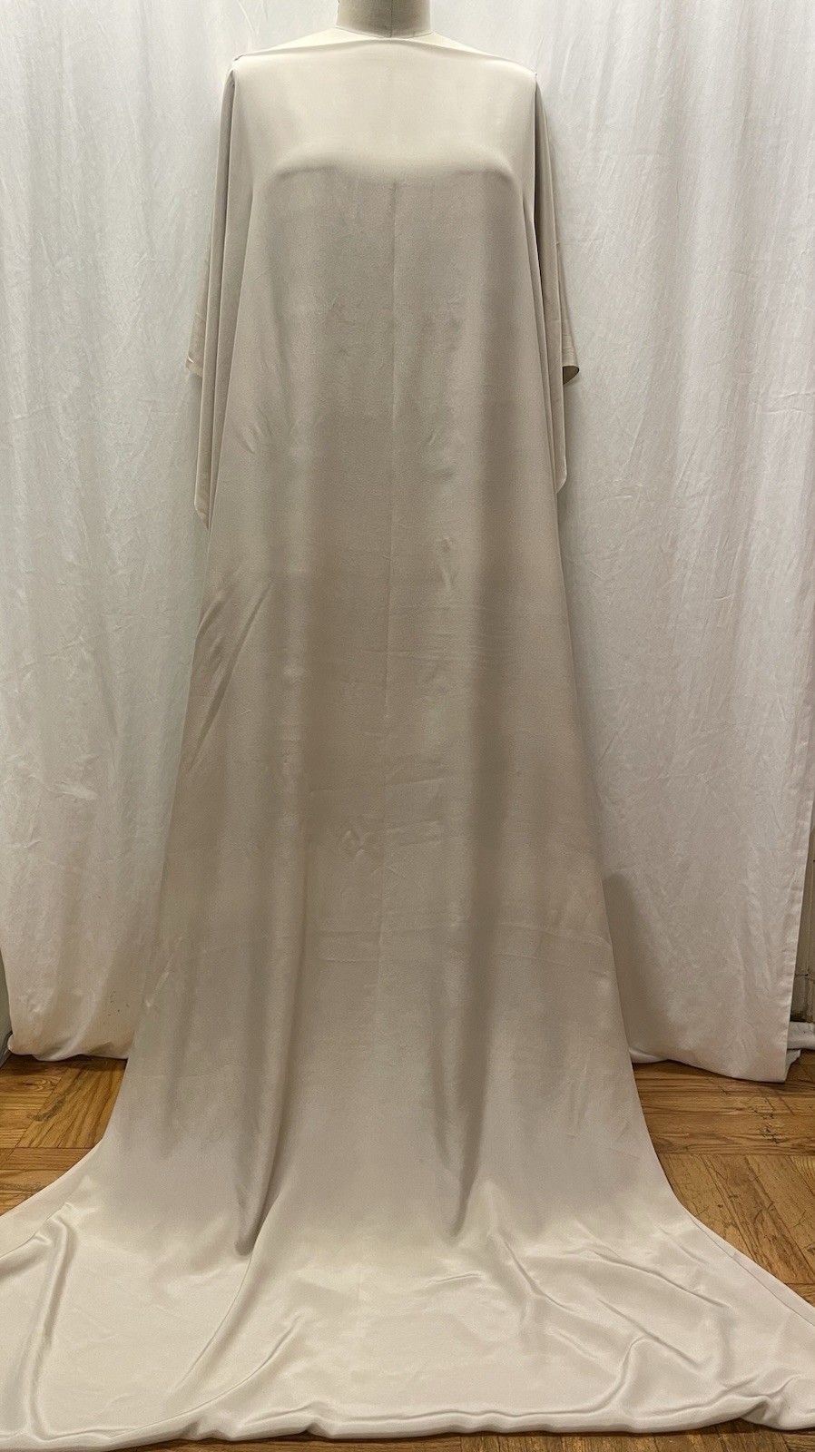 100% Mulberry Silk Crepe De Chine Light Beige Fabric 22mm 2.25 Yards & 46″ Wide
