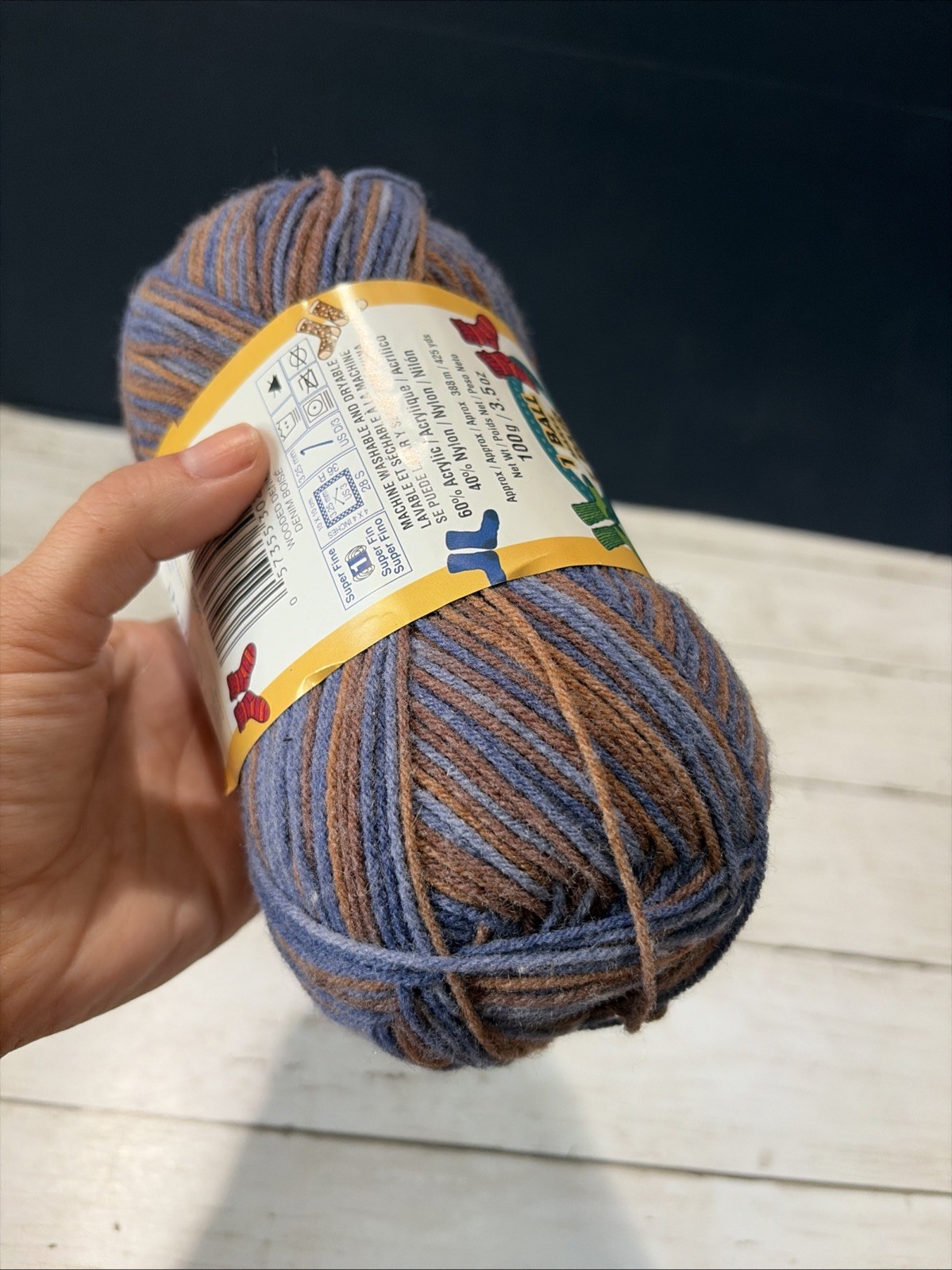BERNAT SOX SOCK YARN SUPER FINE WOODEN DENIM 1 SKEIN 425 YARDS MAKES A PAIR B11
