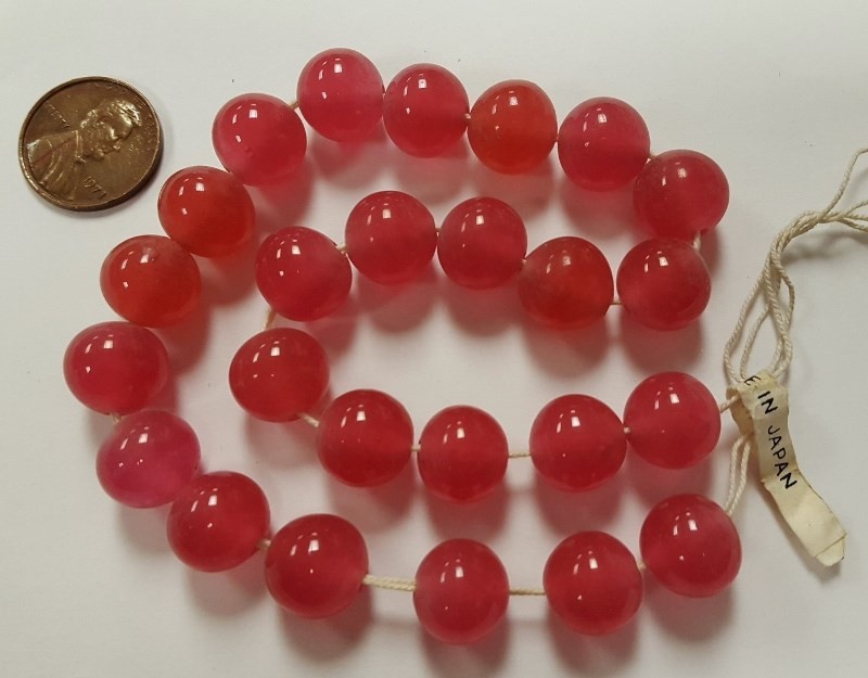 24 VINTAGE JAPANESE CHERRY BRAND GLASS DARK ROSE 12mm. SMOOTH ROUND BEADS 4609