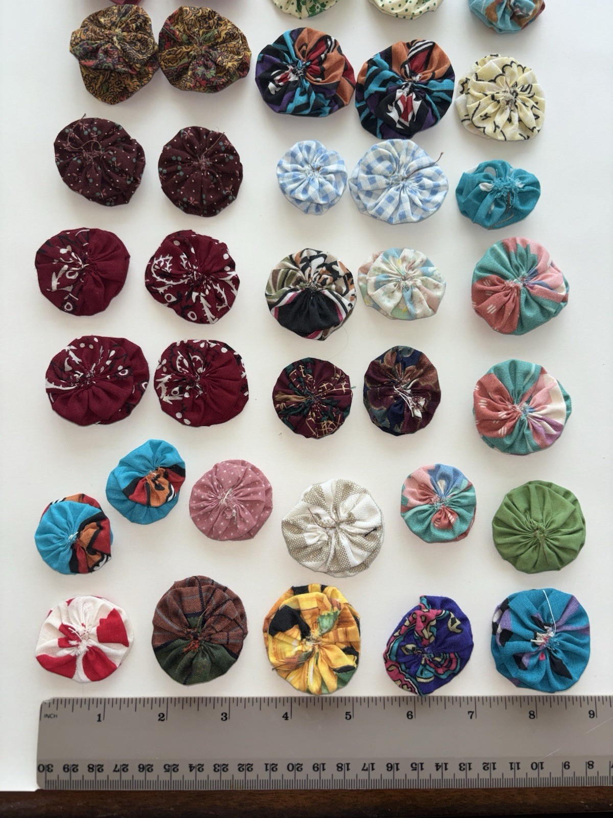 Vintage Fabric Yo-Yo Quilt Craft Lot 130 Handmade Suffolk Puffs Mixed Prints