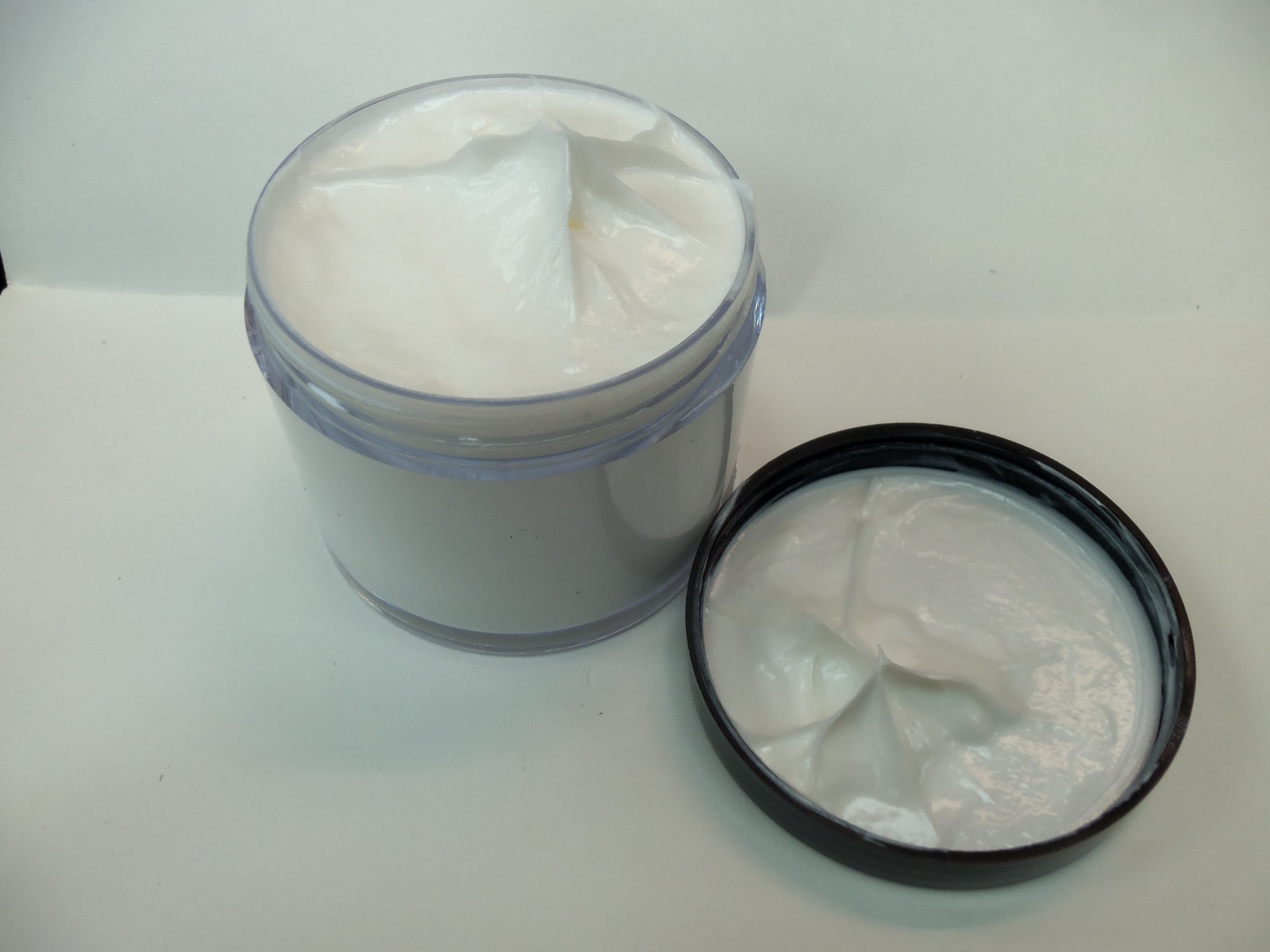 4oz. SHEA BUTTER FRAGRANCE LOTION. 1/6 oz. FRAGRANCE OIL. SEXY SCENT ” W ” .