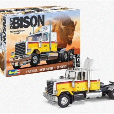 1:32 Scale Model Truck Kit to Build