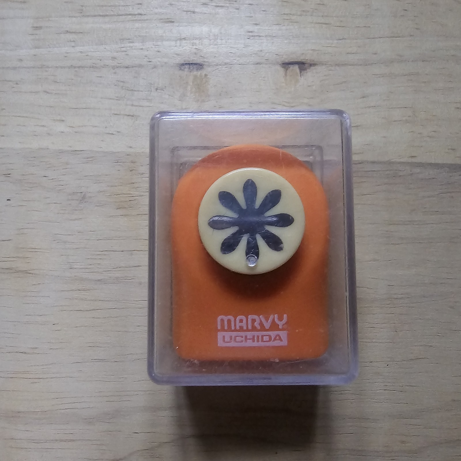 Marvy Uchida CP-48 Daisy Paper Punch Floral Shape Less Than 1″ w/ Case