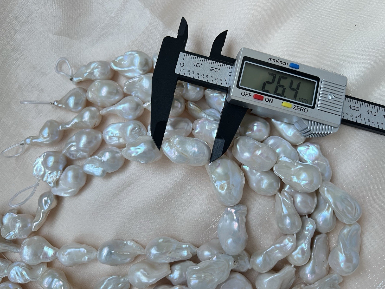 Baroque Freshwater Pearl Strand 15–17mm x 25–27mm 16” Strand