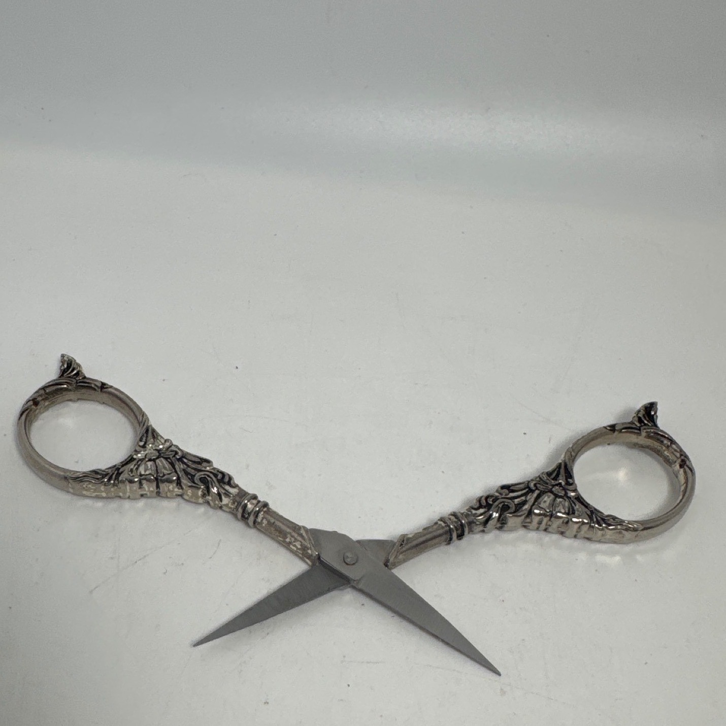 Embroidery Scissors Unisex OS Silver Ornate Victorian Scroll