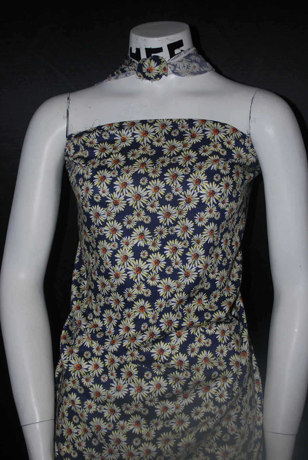 Rayon Challis 100% Woven Fabric Natural Fiber Beautiful Daisy Flowers Print