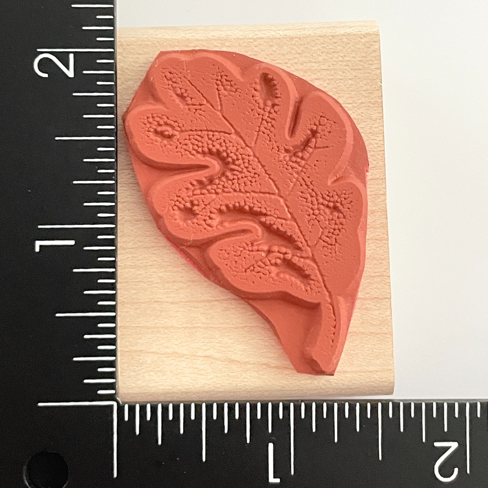 Rubber Stampede Single Oak Leaf 268D Wood Mounted Rubber Stamp