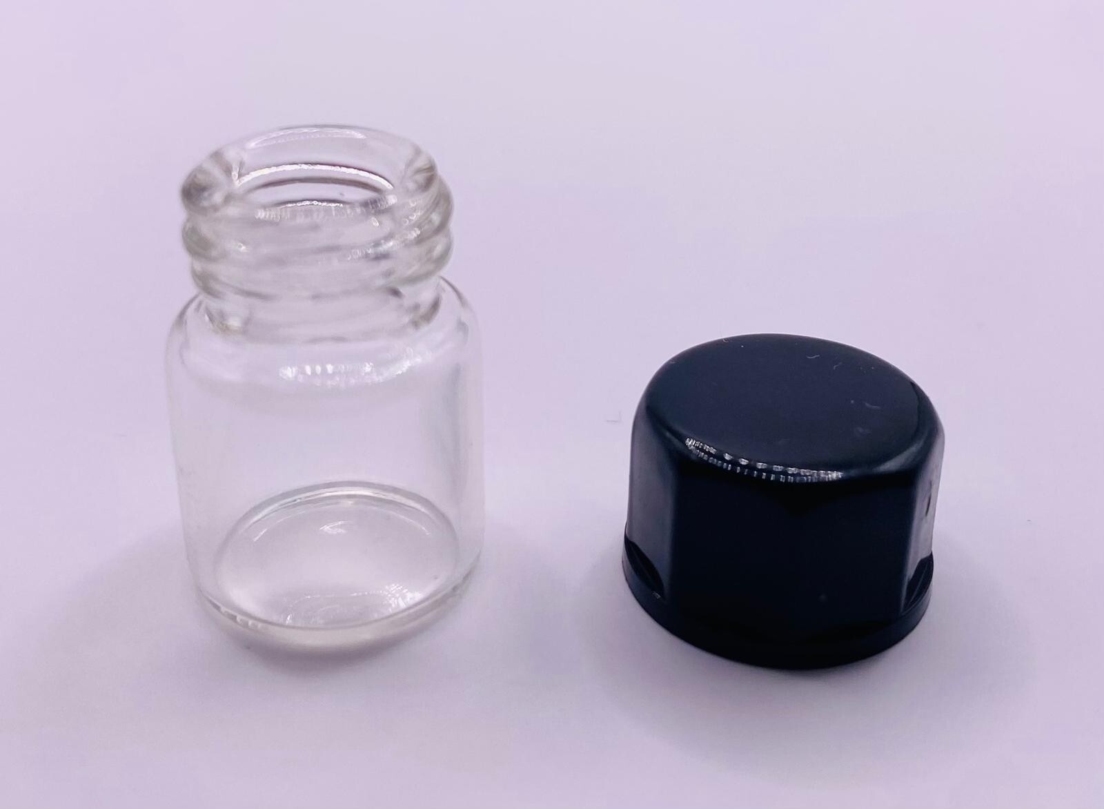 [144 Pack] 1.5 ml Clear Glass Vials with Black Closed Top Screw Caps (0.4 Dram)