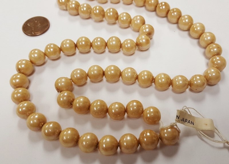 75 VINTAGE JAPAN 1950’s CHERRY BRAND GLASS BEIGE SATIN AB 10mm. ROUND BEADS 4727