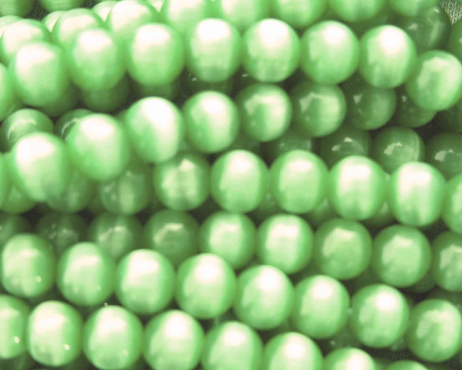 50 6 mm Fiber Optic Cats Eye Beads — Light Green