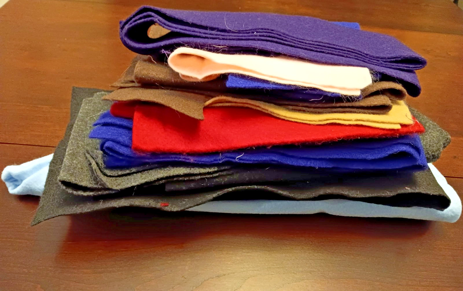 Lot Of Felt Remnants & Scrap Pieces Various Sizes, Colors – 1 LBS.