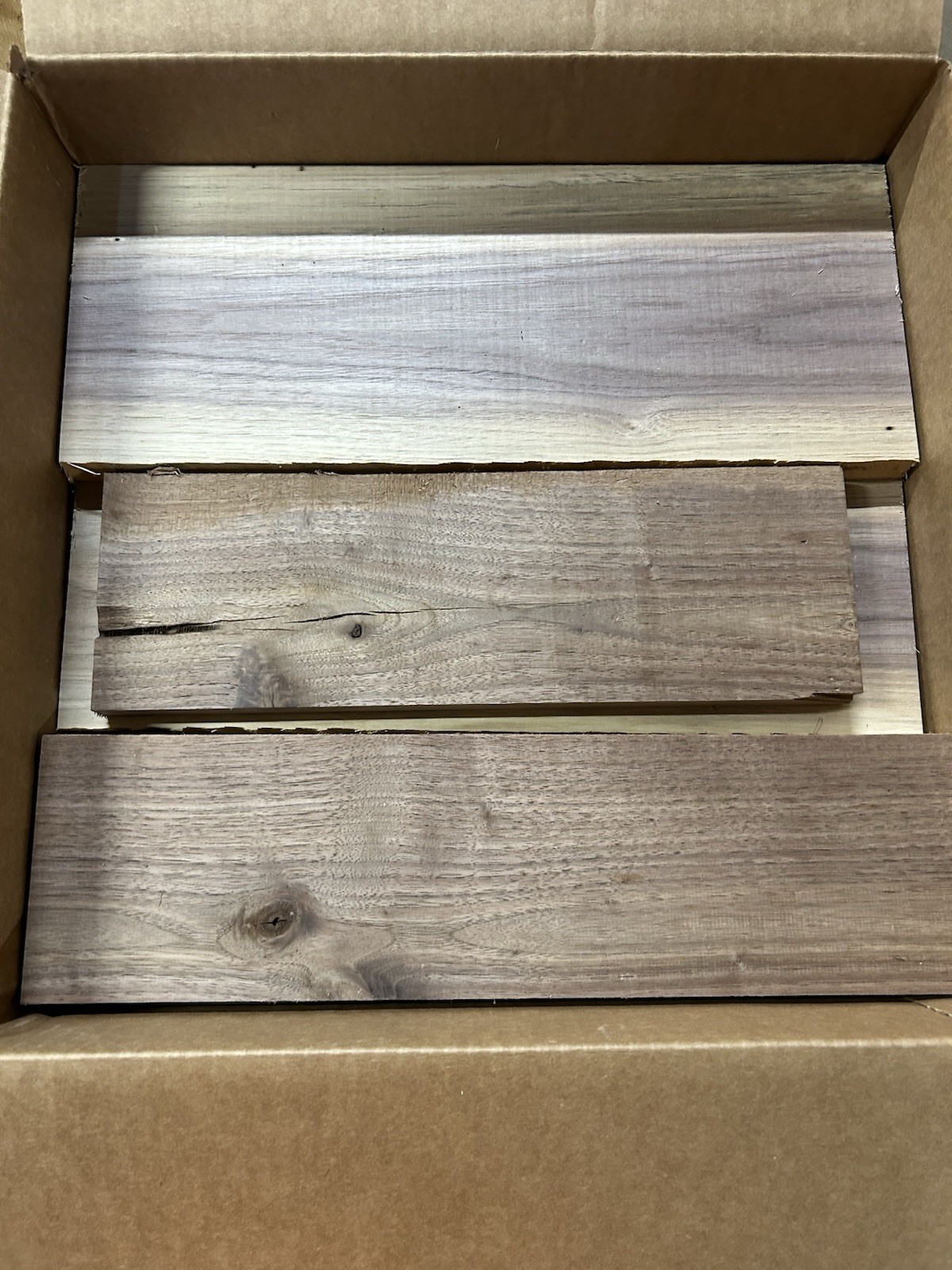 BOX LOT OF VARIOUS SIZED BEAUTIFUL WALNUT LUMBER BLANKS 16″ LENGTHS X 3/4″ THICK