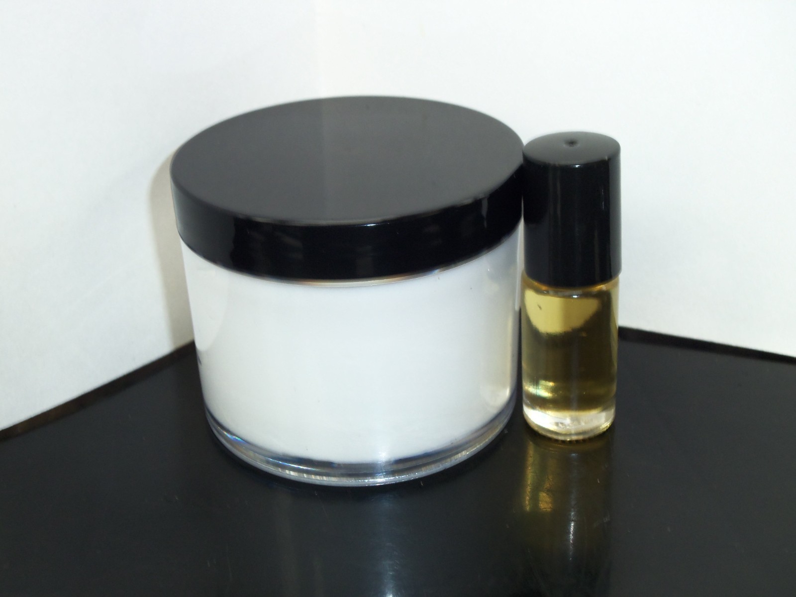 4oz. SHEA BUTTER FRAGRANCE LOTION. 1/6 oz. FRAGRANCE OIL. SEXY SCENT ” W ” .