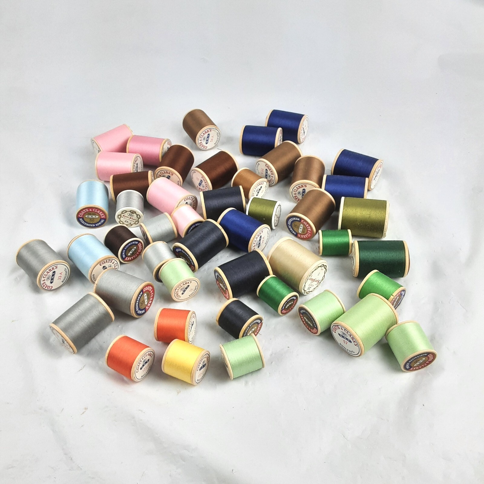 Multi Lot of 46 Varies Threads Multicolor Coats & Clarks, JP & Coats