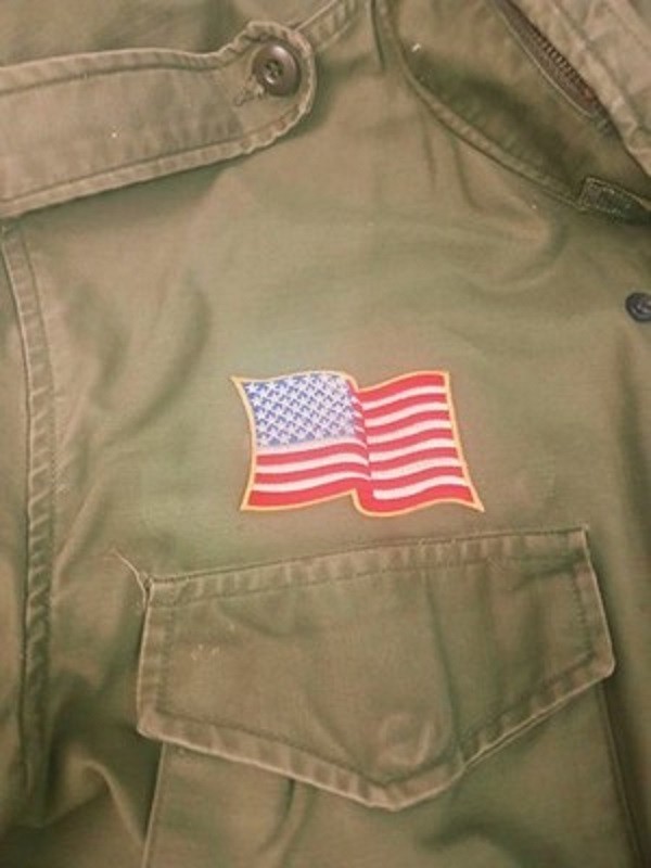 USA AMERICAN FLAG EMBROIDERED PATCH WAVING WAVY IRON-ON SEW-ON GOLD BORDER