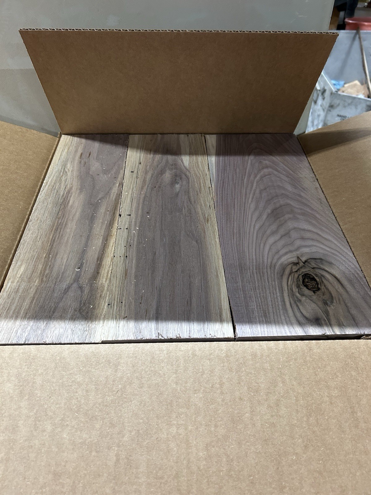 BOX LOT OF VARIOUS SIZED BEAUTIFUL WALNUT LUMBER BLANKS 16″ LENGTHS X 3/4″ THICK