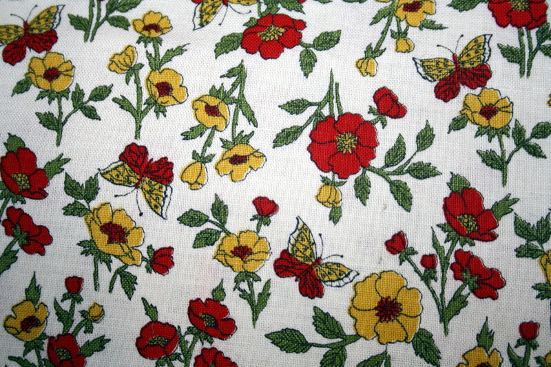VINTAGE 36 INCH WIDE RED AND YELLOW FLORAL FROM INDIAN HEAD – 100% COTTON FABRIC