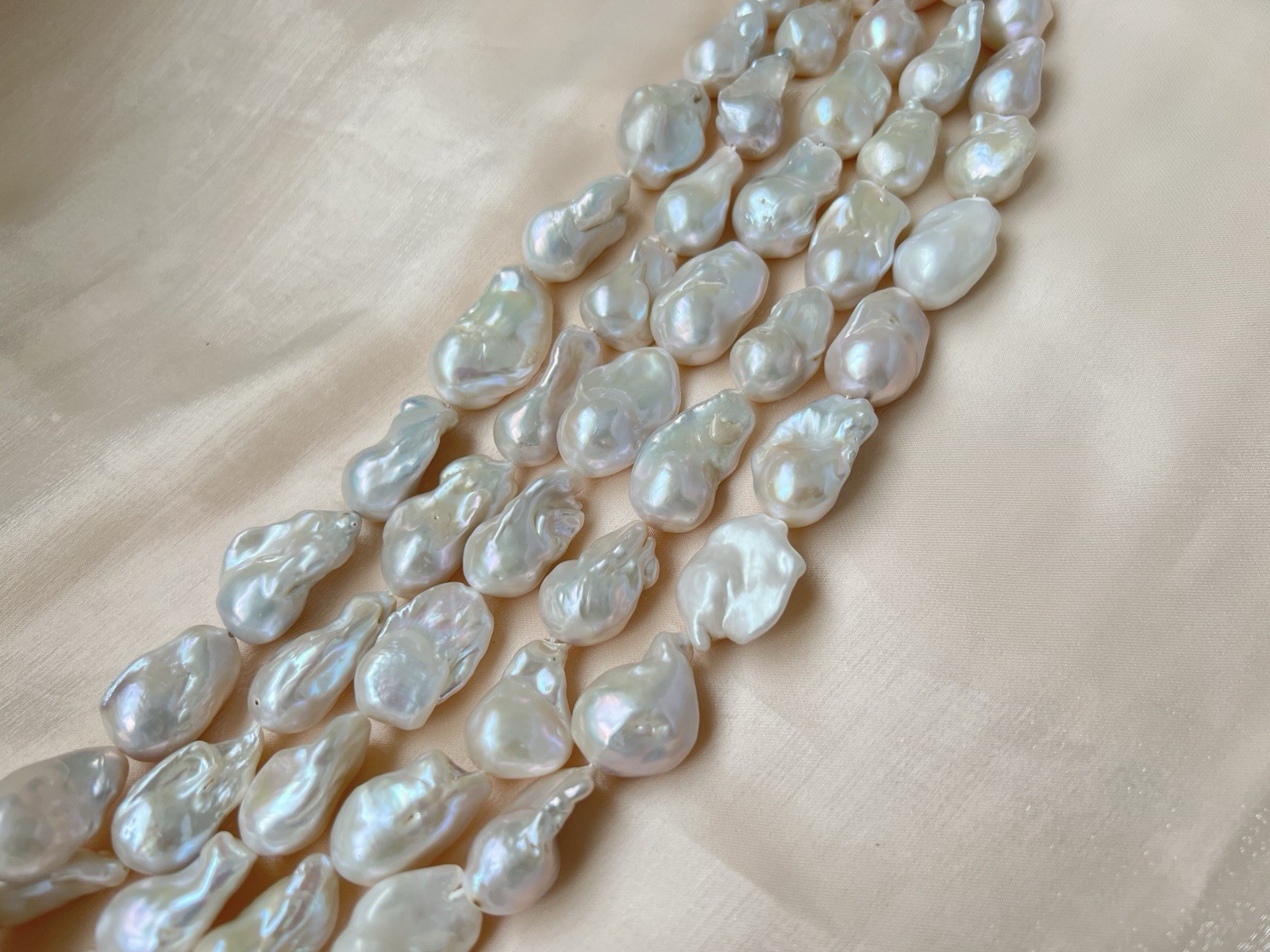Baroque Freshwater Pearl Strand 15–17mm x 25–27mm 16” Strand