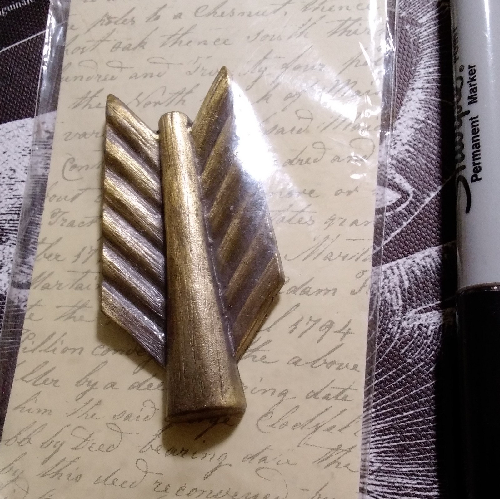 Natural Threads Large Metal Icon Arrow Metal Scrapbooking Embellishment 384730