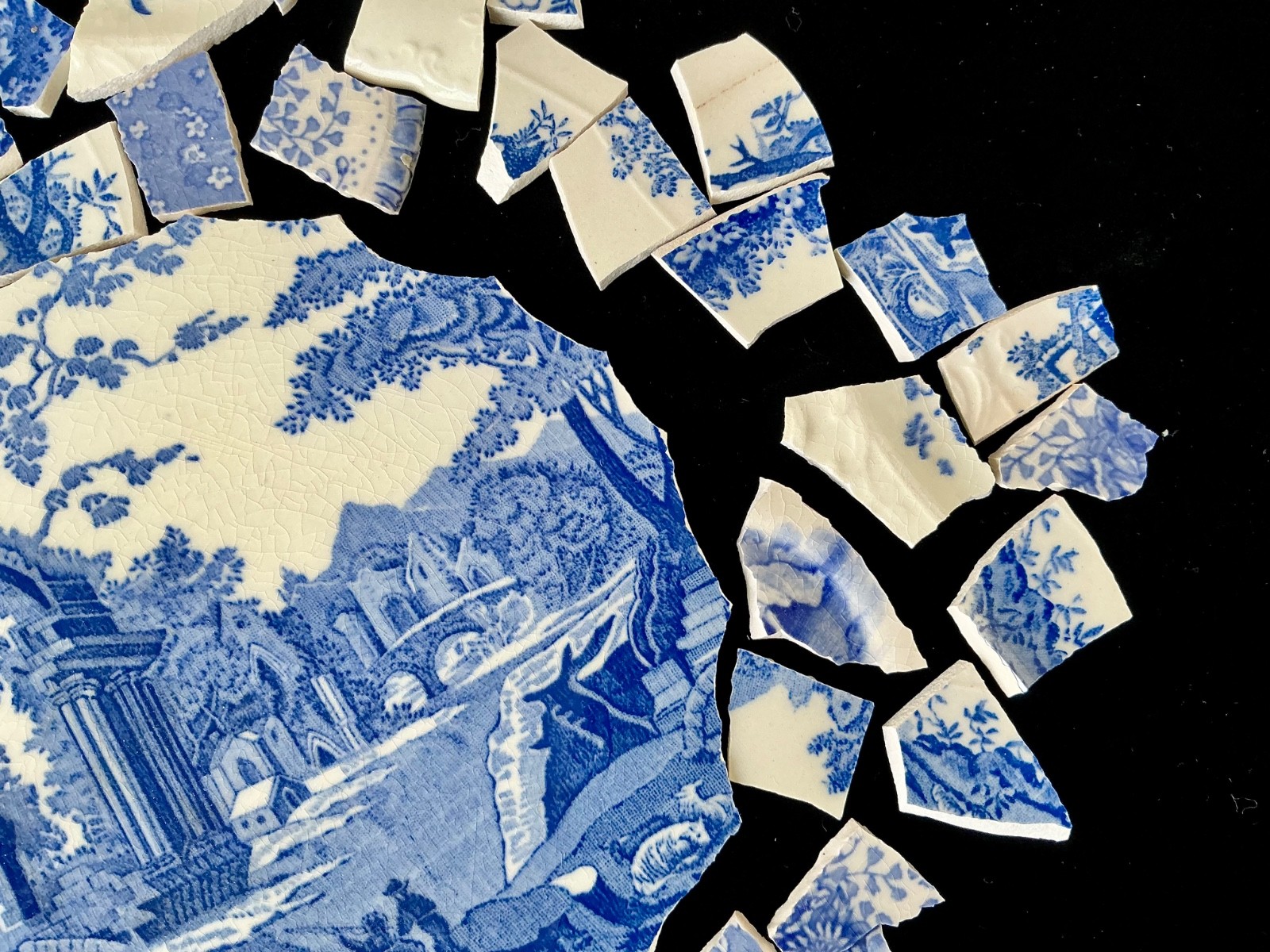 Broken China Mosaic Tiles Blue & White 50+pcs & Lg Focal pc ~English Abbey Scene