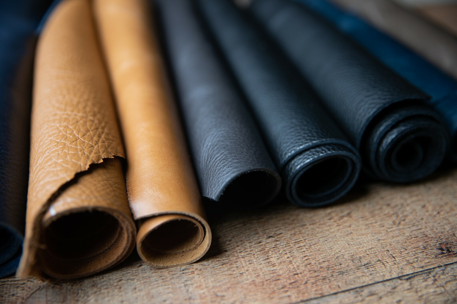 Premium Italian Cowhide Leather Scraps upholstery — X Large Size Pieces 12″x18