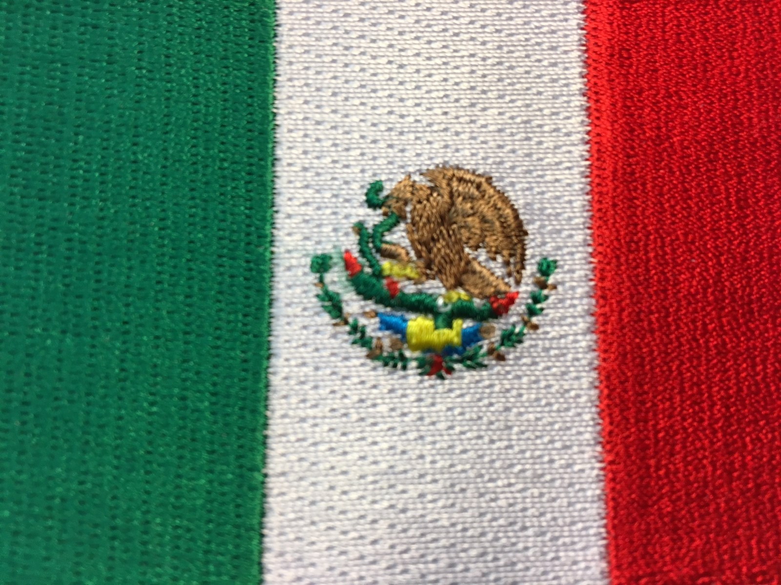 SMALL MEXICAN FLAG PATCH IRON-ON SEW-ON EMBROIDERED MEXICO EMBLEM (2.5 x 1.5”)