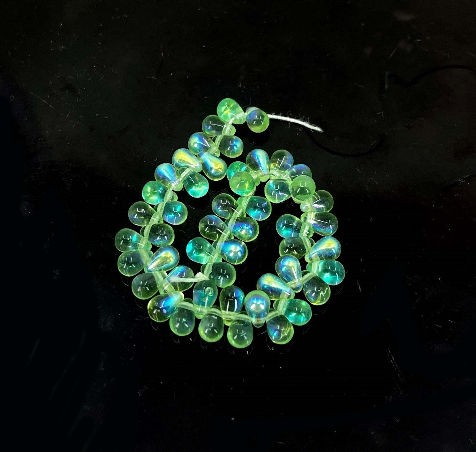 50 Czech Glass Teardrop Beads Tear Drops Green – Peridot AB moonstone