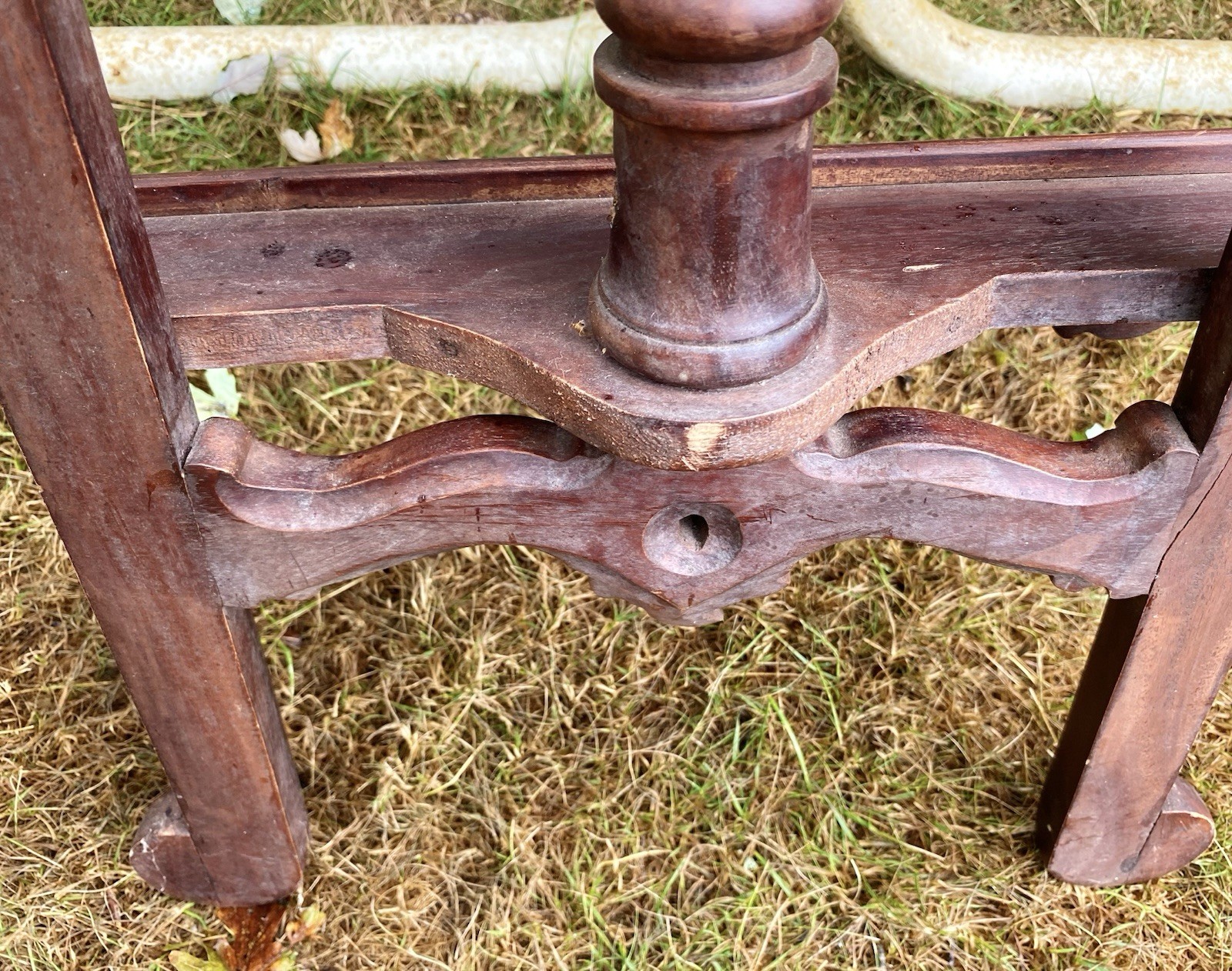 Vintage Hand-Carved 39″ Mahogany Baroque Revival Display Floor Easel Stand