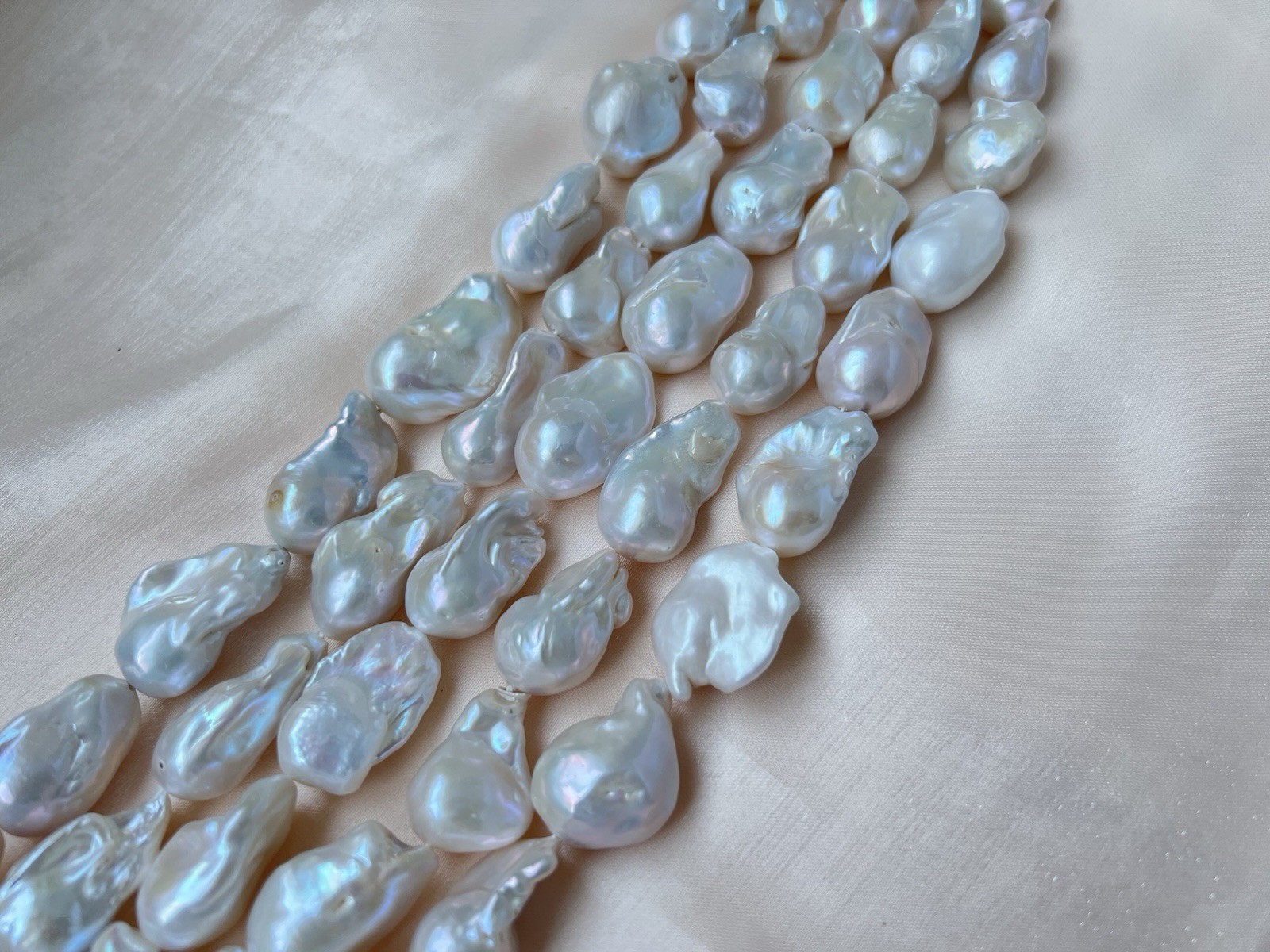 Baroque Freshwater Pearl Strand 15–17mm x 25–27mm 16” Strand