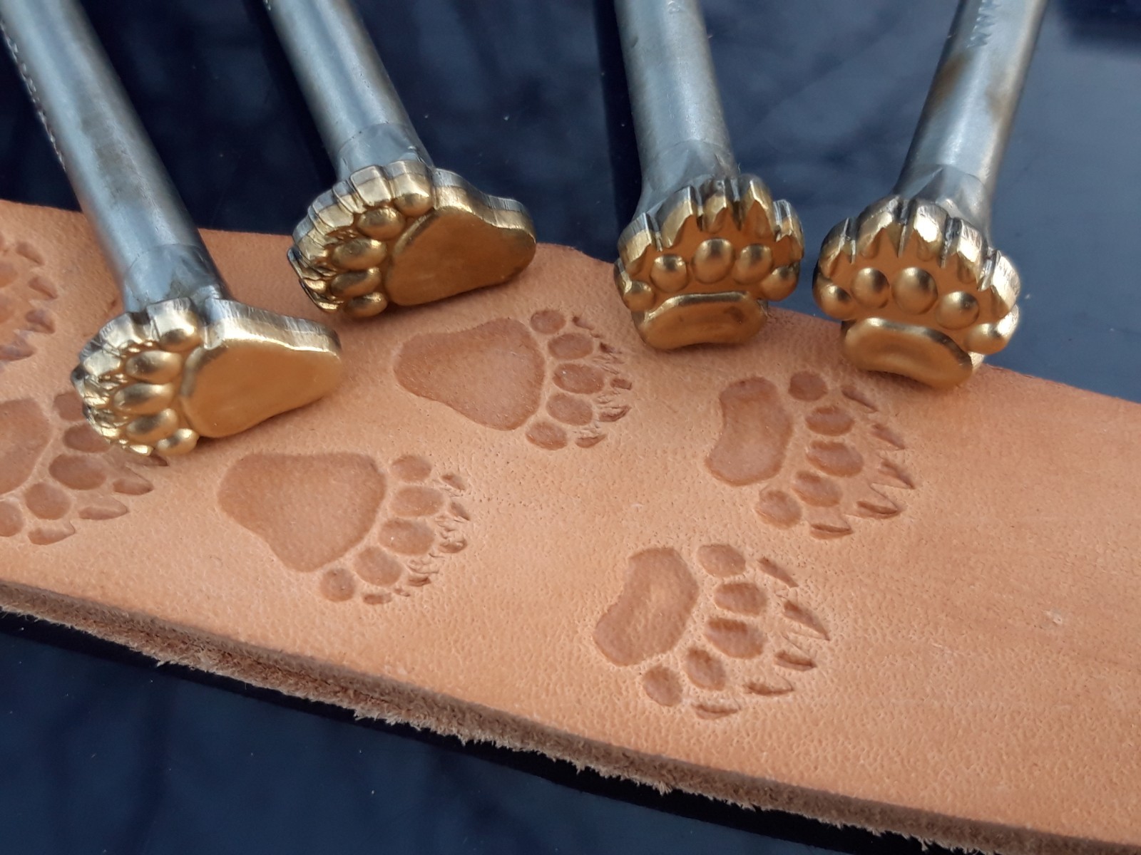 0177-18 Complet Grizzly Bear paws 4 Brass Leather stamps tools