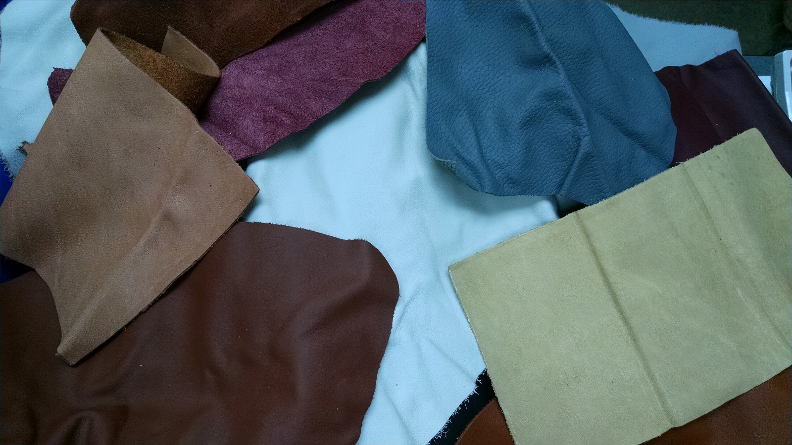 5 lbs of Bulk Scrap Leather Trimmings 1 to 4 oz Cowhide Remnants Color Craft Mix