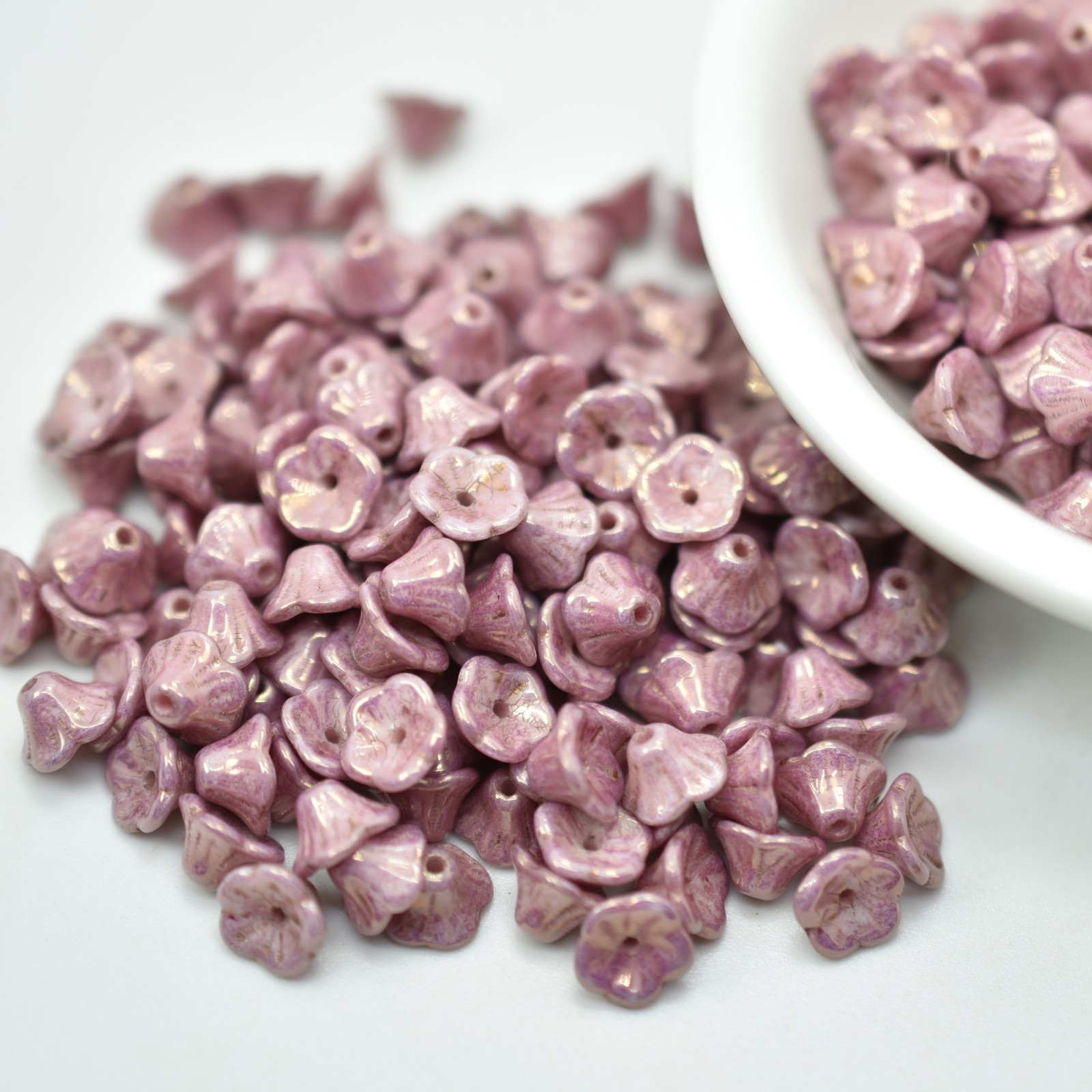 25 Beads – 7x5mm Bell Flower Cup Chalk Vega Luster Czech Glass